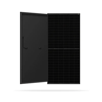 Czarne panele fotowoltaiczne o mocy 500 W